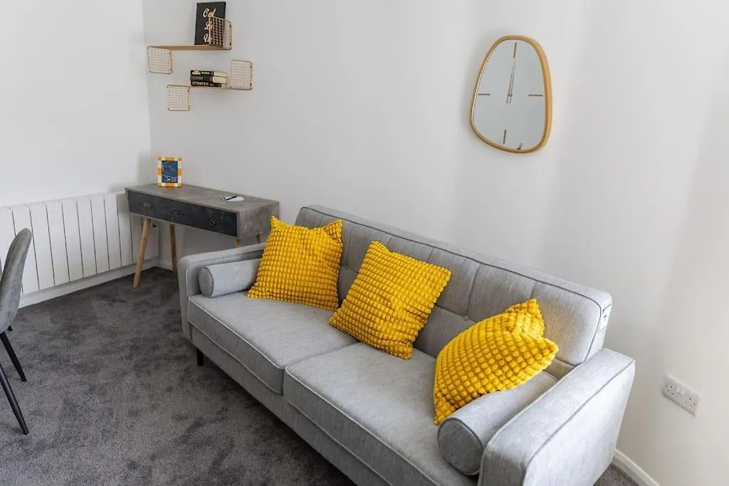 Exquisite 1St Floor Apartment Σέφιλντ